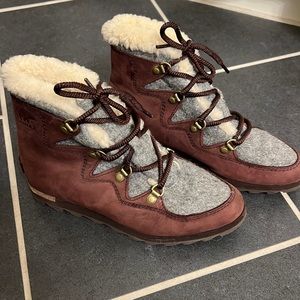 Sorel Boots Maroon & Gray Excellent Condition